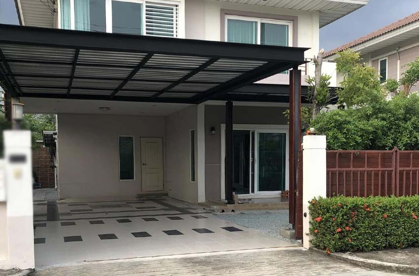 House with Shared Pool in Srinakarin 